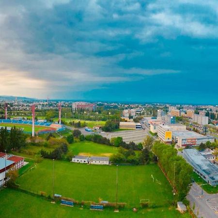 Juls Apartment Next To Football And Hockey Stadium Bratislava Exterior photo